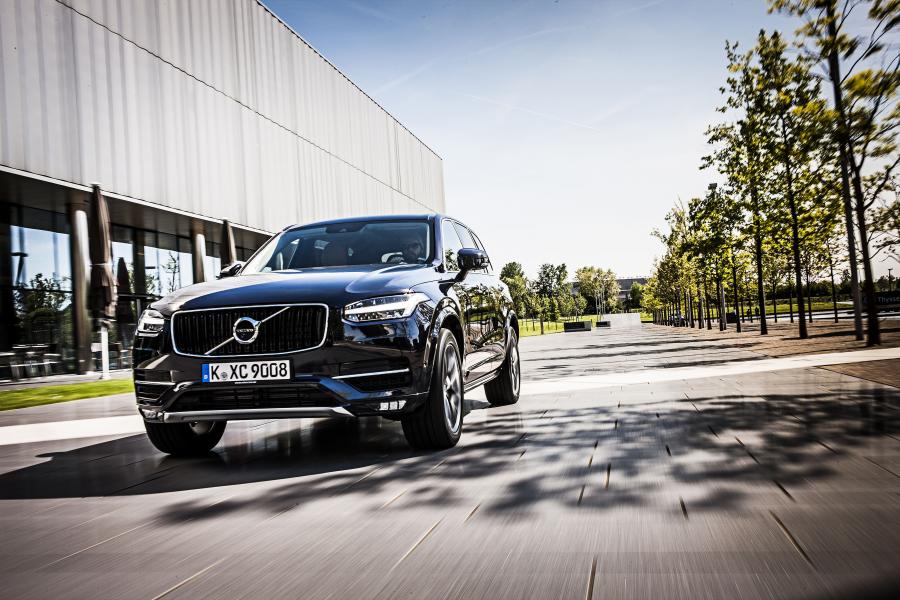  Volvo XC90 D5 Momentum 2015 года  (фото 12 из 26)